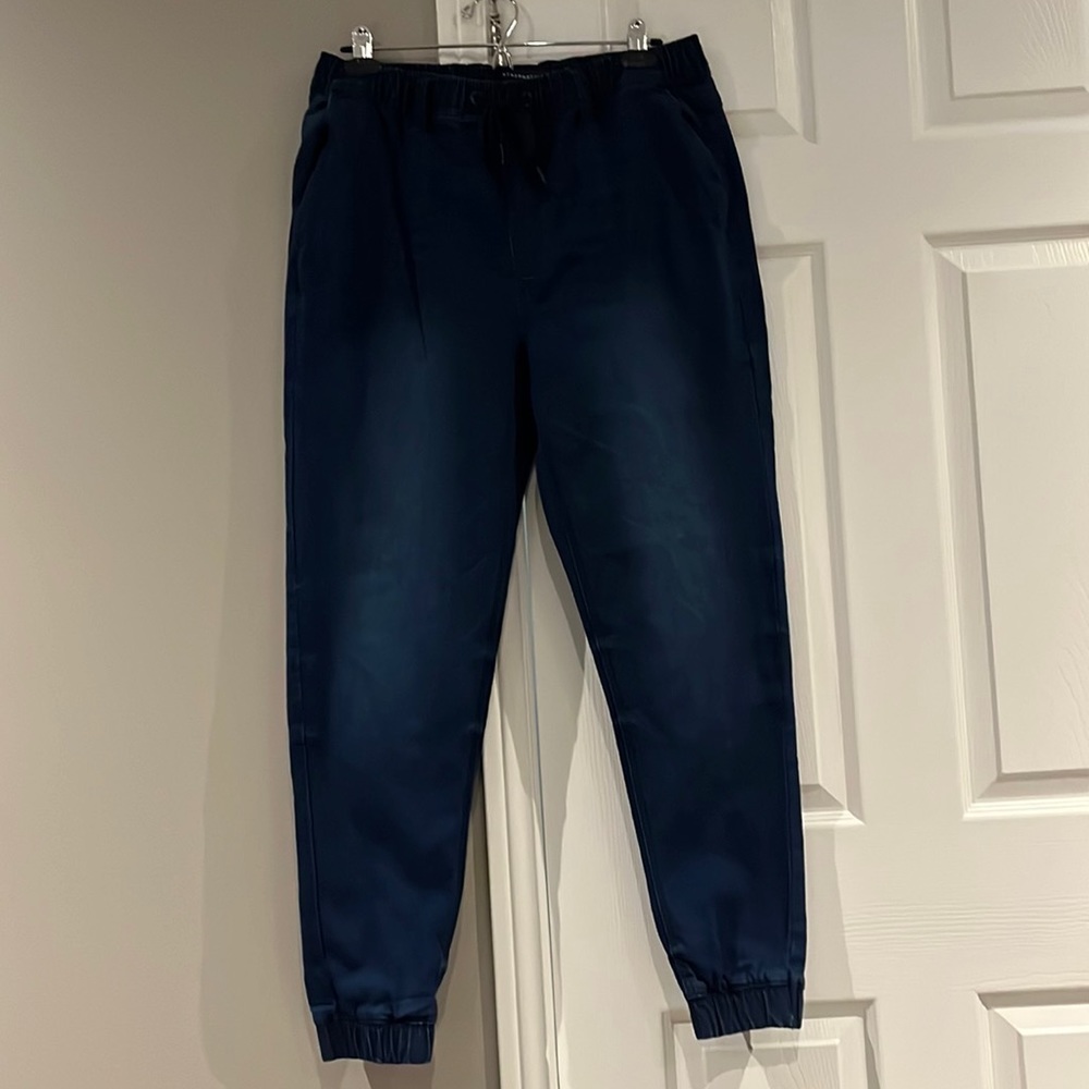 Men’s blue jogger jeans
